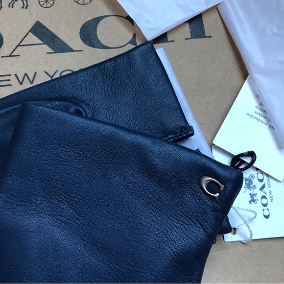 🥰 Coach Sculpted Signature Leather Tech Gloves deep blue - Picture 7 of 10